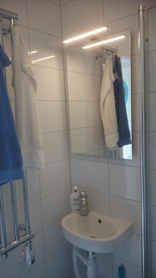 Ljust Boende, Egen Ingang Och Traedgard I Centrum Varberg Dış mekan fotoğraf